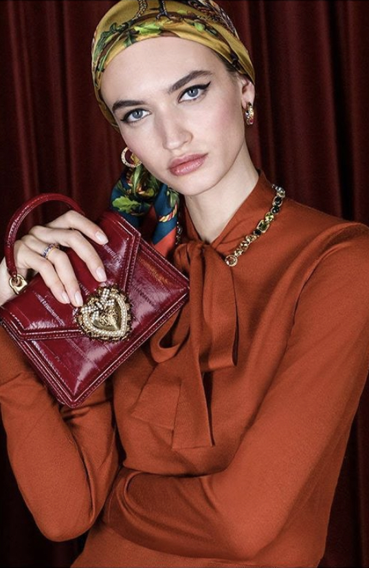 .𝐹𝑎𝑠ℎ𝑖𝑜𝑛 𝑠𝑝𝑒𝑐𝑡𝑢𝑚